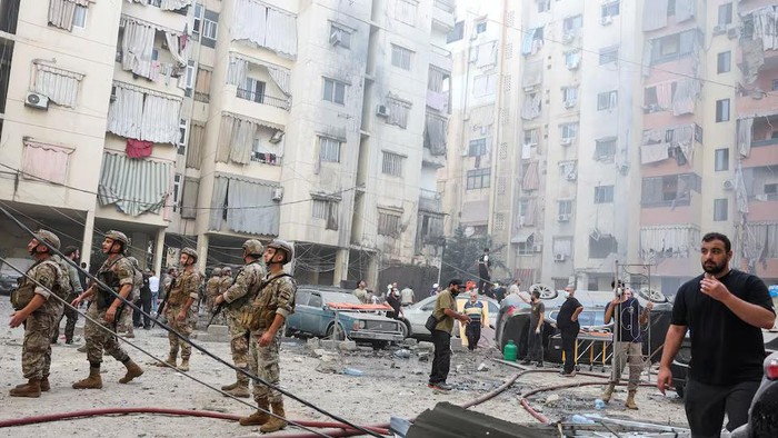 People and members of the military inspect the site of an Israeli strike in the southern suburbs of Beirut, Lebanon, September 20, 2024. REUTERS/Mohamed Azakir Purchase Licensing Rights