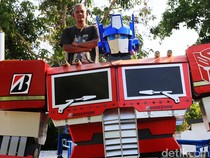 Aksi Kreatif Bikin Robot Gundam Raksasa Terkenal
