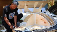Pada tahun 2021, Anwar menerima pesanan dari Oasis Beachwalk Mall di Bali untuk membuat replika robot Gundam RX-78-2 setinggi 5,3 meter sebagai hiasan tahun baru 2022. Replika Gundam ini dihargai Rp 25 juta dan membutuhkan waktu 7 bulan untuk penyelesaiannya.