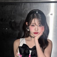 Wonyoung pun masuk dalam Jang-Sa-Ka-Won (gabungan nama Jang Wonyoung, Sana TWICE, Karina aespa, dan Wonhee ILLIT), istilah untuk empat idol KPop tercantik yang membentuk standar kecantikan Korea saat ini. Foto: Instagram