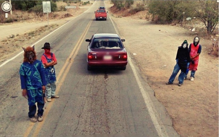 Google Street View berhasil memotret beberapa gambar misterius yang cukup membuat orang yang melihatnya merinding. Berikut daftarnya.