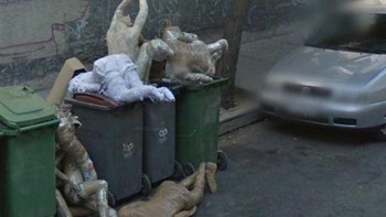 Tenang ini bukan manusia sungguhan, melainkan sebuah manekin. Foto: (Hackread).