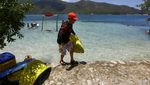 Aksi Bersih-bersih Sampah di Hari Pantai Sedunia