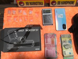 Kades Merangkap Bandar Narkoba di Inhil Ditangkap, Sabu-Soft Gun Disita
