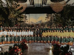 Foto Bridesmaid & Groomsman Pernikahan Nino RAN, Ada BCL, Rossa, Hingga Afgan