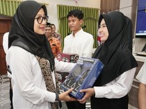 100 Lulusan SMK di Banyuwangi Terima Bantuan Alat Usaha