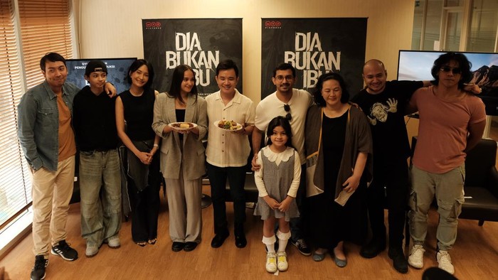 Cast Dia Bukan Ibu