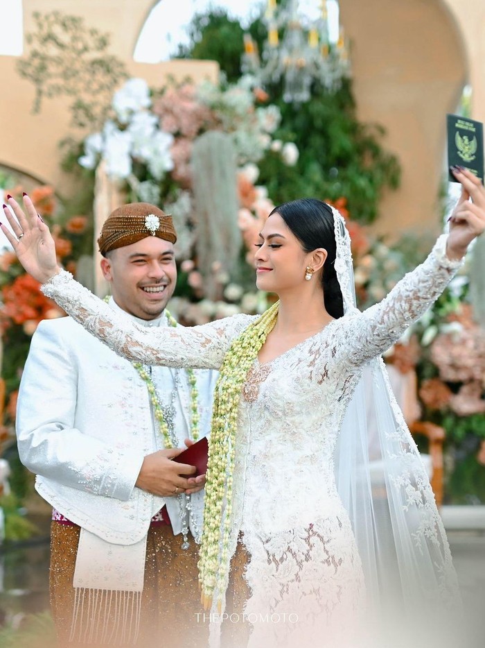 Momen akad nikah Hana Saraswati dan Justin Harijiwan.