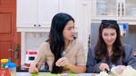 Hana Saraswati Ditantang Masak Nasi Gila Bareng Sahabatnya