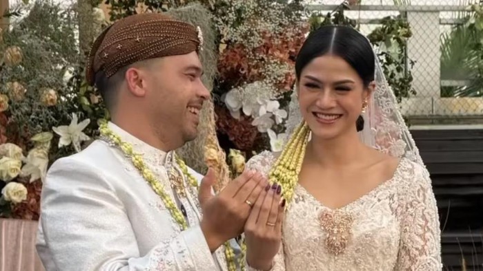 Hana Saraswati dinikahi Justin Harijawan.