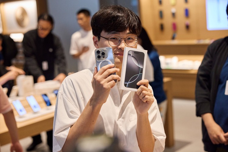 iPhone 16 di Apple Store