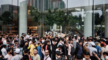 Antrean di Apple BKC, Mumbai, india. Foto: Apple