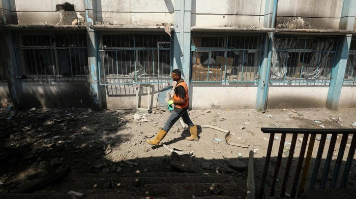 Palestinians inspect a school, which was sheltering displaced people, after it was hit by an Israeli strike, amid the Israel-Hamas conflict, in Gaza City, September 21, 2024. REUTERS/Dawoud Abu Alkas