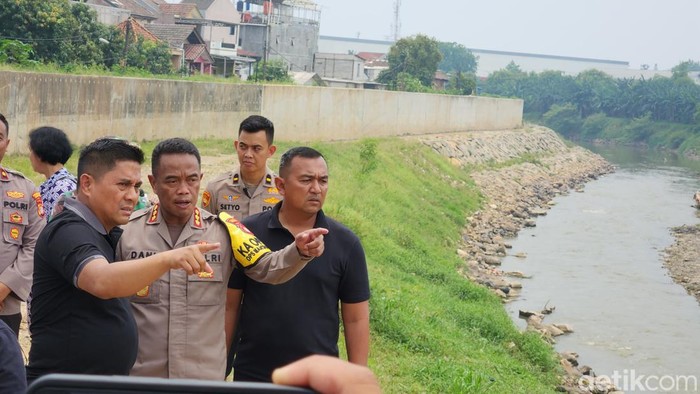 Kapolda Metro Tinjau Lokasi Penemuan 7 Mayat di Kali Bekasi