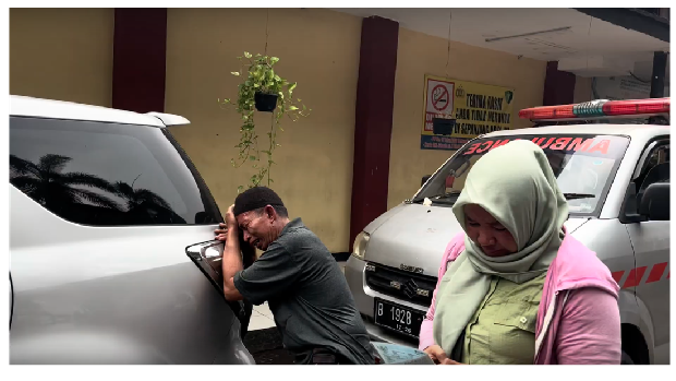 Keluarga Jenazah di Kali Bekasi