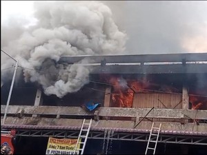 400 Kios di Pasar Horas Siantar Kebakaran