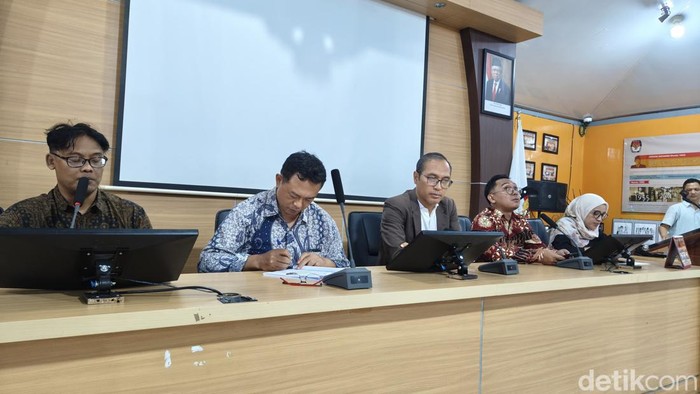 Rapat pleno penetapan paslon Pilwalkot Jogja di kantor KPU Kota Jogja, Minggu (22/9/2024).