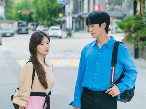 Adegan dari Love Next Door episode 12.