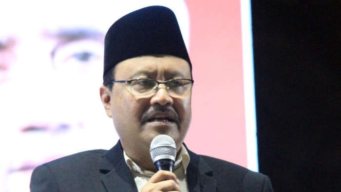 Menteri Sosial Syaifullah Yusuf saat menghadiri Pasuruan Bersholawat. Dia mengajak warga berterima kasih kepada Jokowi.