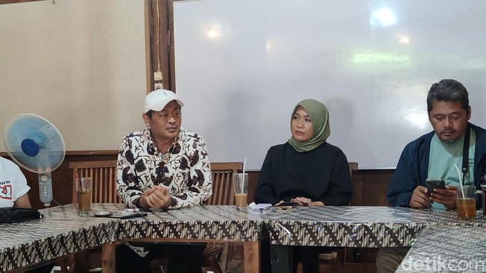 Paslon Novida-Rini saat melakukan konsolidasi di Pengasih, Kulon Progo, Sabtu (21/9/2024).