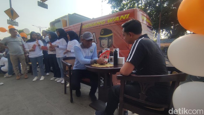Peluncuran mobil Si Mola, mobil layanan inovasi Kejari di Alun-alun Sidoarjo.