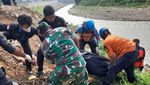Tujuh Jenazah Mengambang di Kali Bekasi Dievakuasi