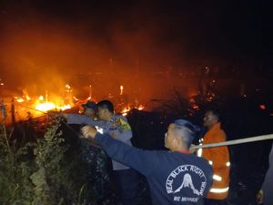 17 Gubuk di Pinggir Danau Toba Terbakar, Diduga gegara Korsleting