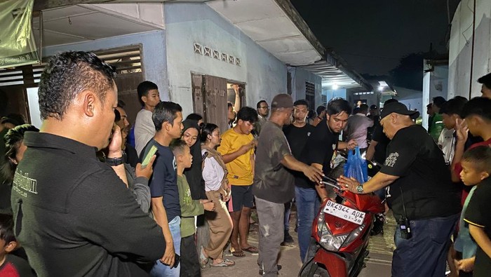 Polisi saat menggerebek markas geng motor.  (Dok. Polrestabes Medan)
