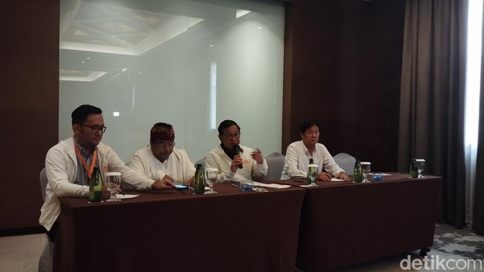 Pramono Anung dan Rano Karno usai menghadiri Rapat Tim Pemenangan Pramono Anung-Rano Karno di Mangkuluhur Hotel, Jakarta Selatan, Minggu (22/9/2024)