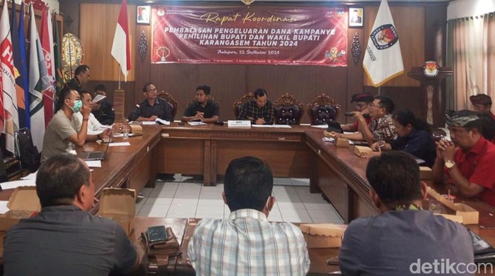 Rapat KPU Karangasem, Minggu (22/9/2024).