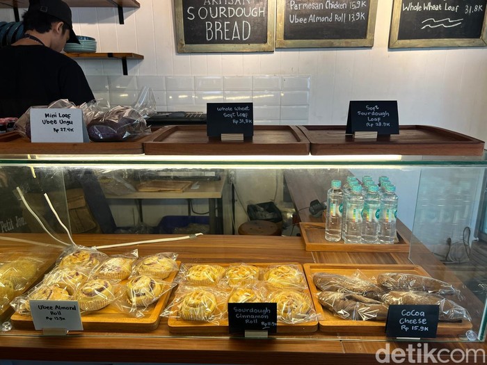 Roti Sourdough yang Lembut Chewy Ada di Artisan Bakery Tebet Roti Sourdough yang Lembut Chewy Ada di Artisan Bakery Tebet