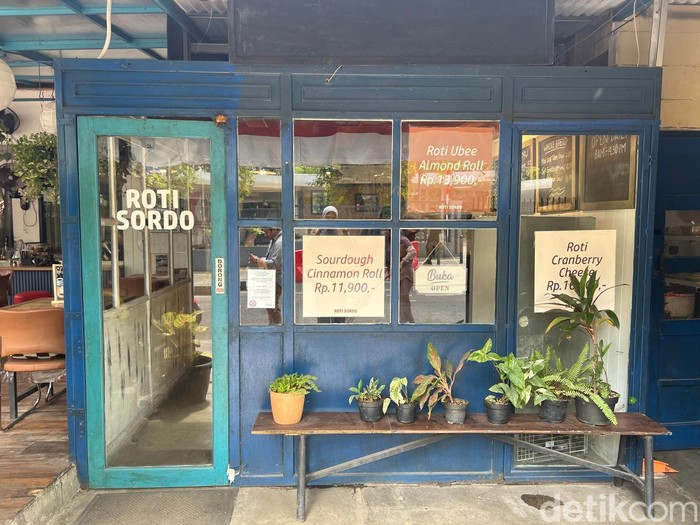 Roti Sourdough yang Lembut Chewy Ada di Artisan Bakery Tebet