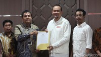 Ketua Timses Pramono-Rano yakni Cak Lontong hadir dalam acara tersebut.
