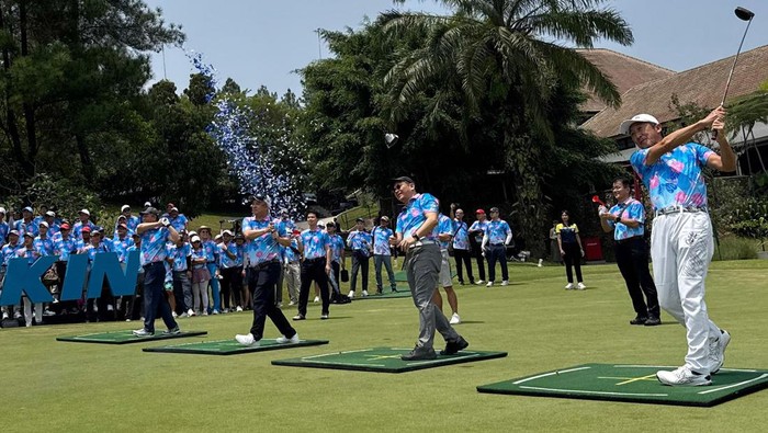 Turnamen Golf untuk Galang Dukungan Pendidikan Perhelatan turnamen golf yang digelar Daikin untuk menghimpun dukungan penyediaan perlengkapan sekolah bagi anak yang membutuhkan di beberapa wilayah Indonesia.