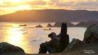 Menikmati sunset di Bukit Merese, Lombok.