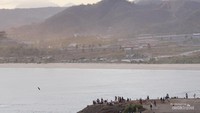 Menjelang sore makin banyak pengunjung yang datang ke Bukit Merese, Lombok.