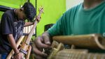 Melihat Pembuatan Gitar Bambu di VirageAwie Indonesia