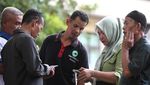 Keluarga Korban Tenggelam di Kali Bekasi Datangi RS Polri