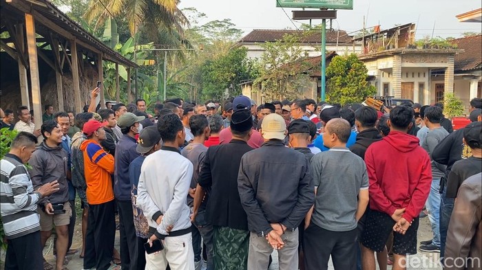 Warga geruduk ponpes di kampak Trenggalek