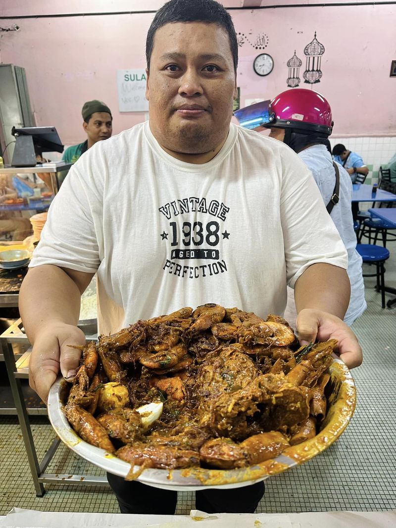 Wow! Pria Ini Pecahkan Rekor Beli Seporsi Nasi Kandar Rp 1,4 Juta