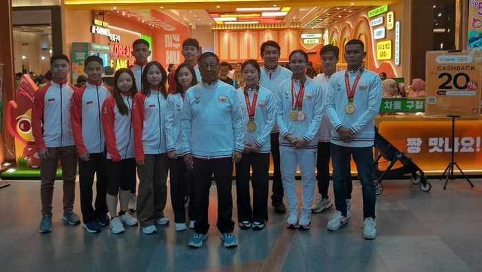 Pengprov WI DKI Jalarta menggelar acara syukuran atas keberhasilan Tim Wushu DKI Jakarta meyumbangkan 6 medali emas, 4 perak, dan 7 perunggu untuk Kontingen DKI Jakarta pada Pekan Olahraga Nasional (PON) XXI/2024 Aceh-Sunatera Utara (Sumut) di Restoran Chadol Gujeolpan Mall Kelapa Gading, Jakarta Utara, Sabtu (21/2024).