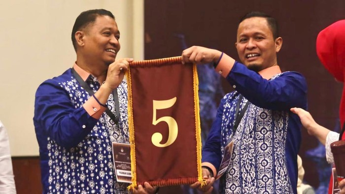 Agung-Markarius saat mengambil nomor urut (Foto: Dok Istimewa)