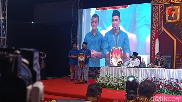 Ahmad Luthfi dan Taj Yasin saat memberi pidato usai mendapat nomor urut 2 di Pilgub Jateng, Senin (23/9/2024).