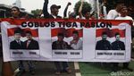 Massa Demo KPU Jakarta, Gelar Aksi Coblos Tiga Paslon