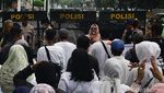 Massa Demo KPU Jakarta, Gelar Aksi Coblos Tiga Paslon