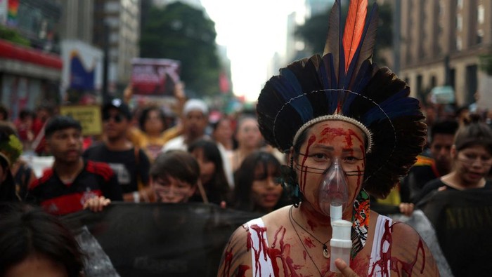 Activists attend a protest against the climate crisis that caused wildfires in the country, in Sao Paulo, Brazil September 22, 2024. REUTERS/Felipe Iruata  REFILE - CORRECTING INFORMATION FROM 