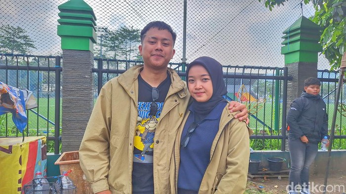 Bobotoh asal Cimahi datang bersama istri untuk mendukung Persib di laga lawan Persija.