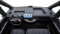 Menilik ke bagian interior, dasbor BYD E-Vali dilengkapi banyak ruang penyimpanan dan dilengkapi kluster instrumen digital, serta sistem infotainment layar sentuh 12,8 inci. Foto: Dok. BYD