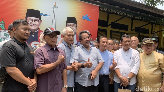 Cawagub Jakarta Rano Karno bertemu dengan ketua RW se-Lebak Bulus (Taufiq/detikcom)