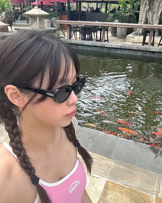 Chuu menghabiskan liburan musim panasnya di Bali. Mantan personel grup KPop LOONA itu baru-baru ini memamerkan fotonya di Instagram. Foto: dok. Instagram @chuuo3o